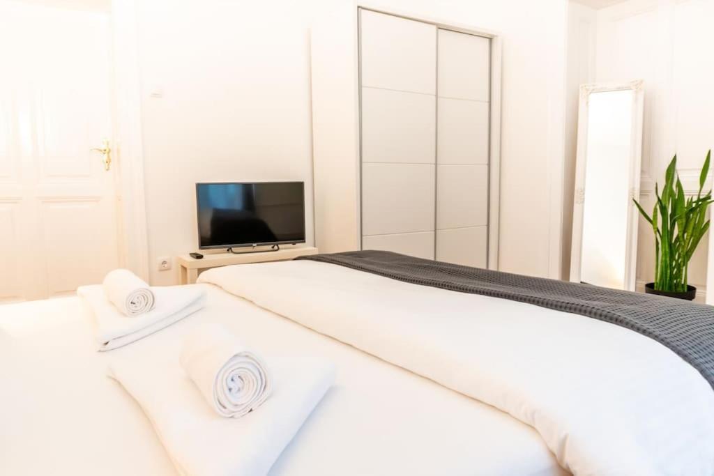 Central And Comfy 2Bdr Apartment Near Parliament Beograd Eksteriør billede