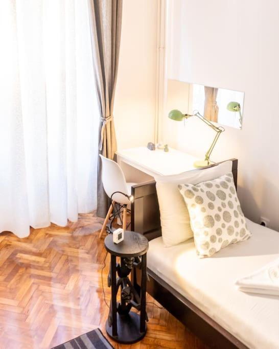 Central And Comfy 2Bdr Apartment Near Parliament Beograd Eksteriør billede