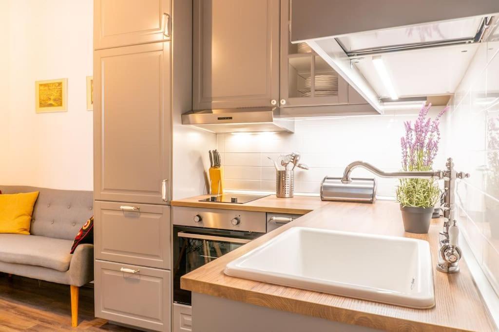 Central And Comfy 2Bdr Apartment Near Parliament Beograd Eksteriør billede