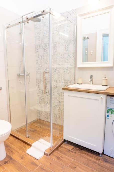 Central And Comfy 2Bdr Apartment Near Parliament Beograd Eksteriør billede