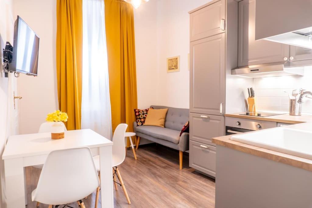 Central And Comfy 2Bdr Apartment Near Parliament Beograd Eksteriør billede