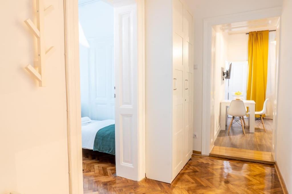 Central And Comfy 2Bdr Apartment Near Parliament Beograd Eksteriør billede