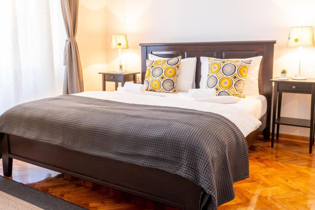 Central And Comfy 2Bdr Apartment Near Parliament Beograd Eksteriør billede